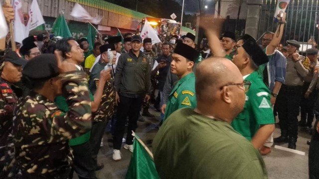 Demo Banser di Kantor Trans7: Halal Darah Kalian Apabila Mengolok-Olok Kyai NU!