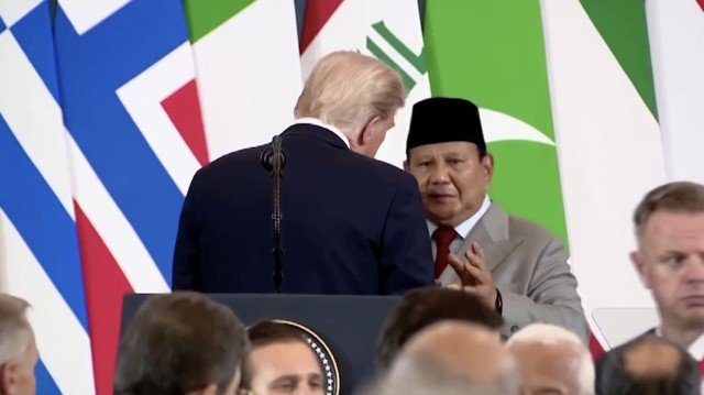 Jadi Perbincangan! Momen Obrolan Prabowo-Trump Terdengar karena Mik Bocor, Bahas Apa?