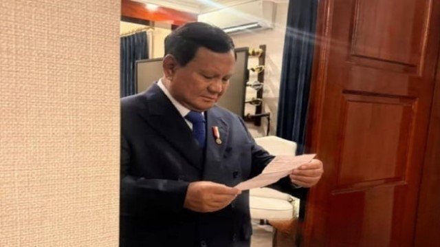 Menyentuh! Siswa Sekolah Rakyat Diam-Diam Surati Prabowo, Seskab Teddy Bongkar Isi Suratnya