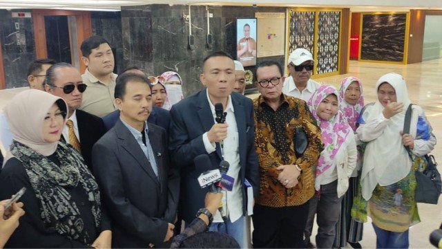 Temui DPD RI, Roy Suryo CS Sampaikan Gibran Tak Miliki Ijazah SMA Sederajat!