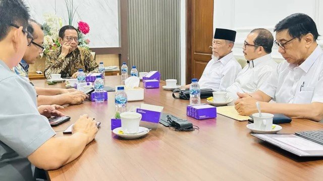 UPDATE! Sejumlah Tokoh Forum Purnawirawan TNI Temui Mahfud MD, Bahas Pemakzulan Wapres Gibran