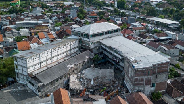 VIRAL Jejak Digital Ponpes Al Khoziny di Google Earth, Respons Publik: Bangunan Paling Gak Masuk Logika!