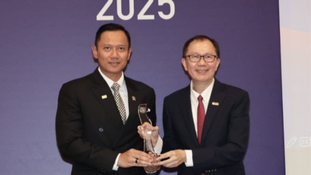 Berkontribusi Bagi Masyarakat, AHY Dianugerahi ‘Penghargaan Tertinggi’ Alumni NTU Singapura