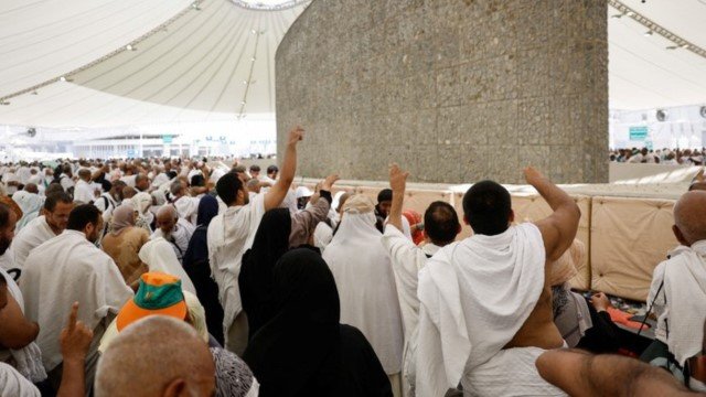 Cerita Gus Dur Soal Pejabat Indonesia Naik Haji Bareng Presiden Soeharto, Lempar Jumroh Batunya Malah Balik Lagi