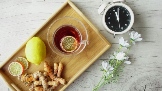 Cobain Sekarang! 7 Minuman Pagi Ini Bikin Kulit Glowing dan Sehat Alami