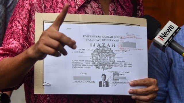 GEGER Foto Ijazah Jokowi, Roy Suryo Sebut Pria di Dalamnya Bukan Presiden, Tapi Sosok Ini!