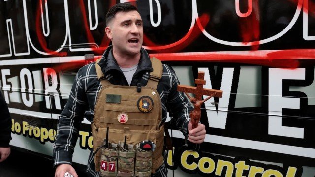 HEBOH! Calon Senator AS Mencoba Membakar Al-Quran Saat Aksi Anti-Islam di Michigan