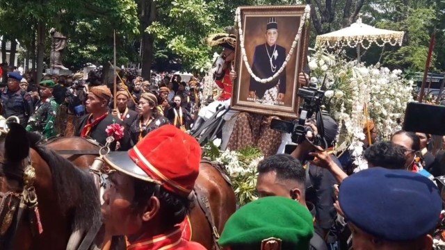Mendadak Putra Mahkota Raja Solo Nyatakan ‘Naik Tahta’ Jadi PB XIV di Hadapan Jasad Sang Ayah