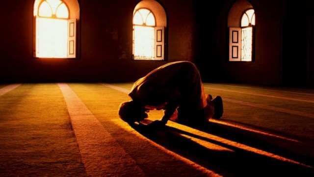 Mengapa Kita Harus Sholat Hajat Minimal Sekali Seumur Hidup?