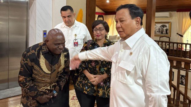 Natalius Pigai Ungkap Penyebab Tidak Kena Reshuffle, Ternyata…