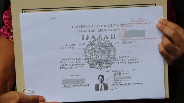 Pakar Hukum Soroti ‘Keanehan’ Arsip Ijazah Jokowi di UGM dan KPU Solo