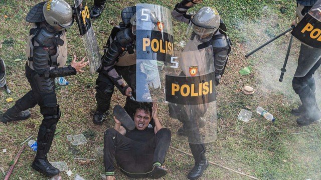 VIRAL! Oknum Polisi Hajar Dua Siswa SPN Kupang, Aksinya Bikin Publik Geram