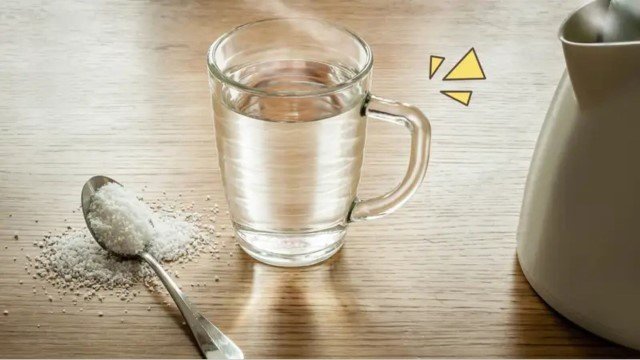 Wah, Ternyata Ini Manfaat Minum Air Garam Sebelum Tidur!