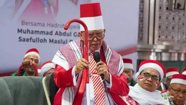 HEBOH Abah Aos Haramkan Kopiah Hitam: Pemimpin Wajib Pakai Kopiah Merah Putih!