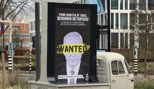 Poster ‘Wanted’ Netanyahu Bertebaran di London, Seruan Tangkap Penjahat Perang Menggema!