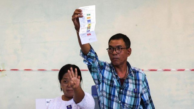 Tetangga RI Gelar Pemilu, Warga Sebut Sandiwara-Militer Menang Telak!