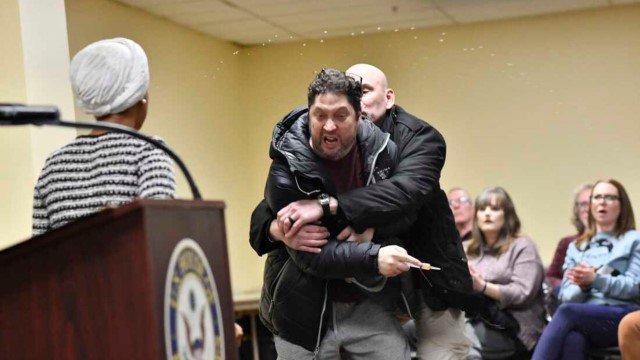 VIRAL Anggota DPR Muslim AS Disemprot Cairan Saat Pidato di Minneapolis