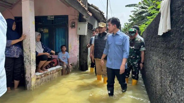 Wabup Karawang Tagih Janji Wapres Gibran Perbaiki Rumah Roboh dan WC Portabel Bagi Korban Banjir