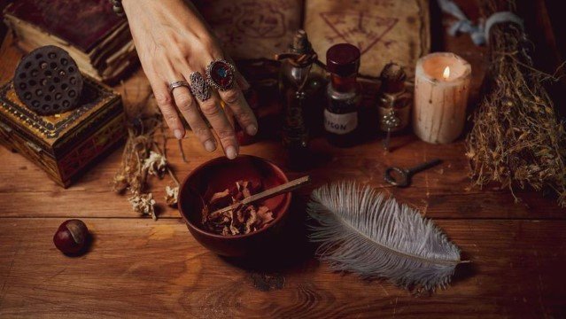 Waduh! Pejabat RI Akui Terima Jimat dari Dukun Demi Kerja Lancar