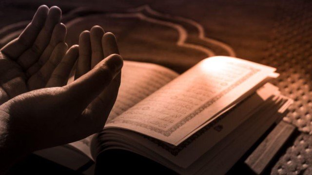 Celaka! Ini 10 Penyebab Doa Sulit Terkabul