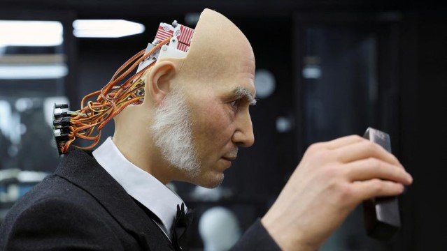 Manusia Sebentar Lagi Digantikan Total, Pakar Ungkap Skenario 2028!