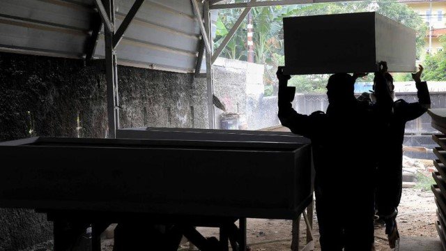 Bikin Warga Sengsara, Mayat Pejabat Ini Dibiarkan di Tengah Jalan