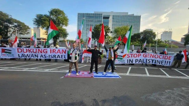 Gelar Aksi Serentak! Free Palestine Network Dukung Iran Lawan Zionisme Israel dan AS