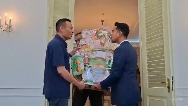Kuasa Hukum Roy Suryo Nilai Parsel Gibran Untuk Rismon Sebagai Bentuk Penghinaan Menyedihkan Sekali!