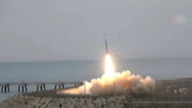 NGERI! Iran Tembakkan Rudal Balistik Sejauh 2500 Mil Serang Pangkalan AS-Inggris