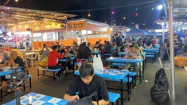Presiden RI Nyamar-Berkaos Oblong Kuliner Malam, Terbongkar Gegara Ini!