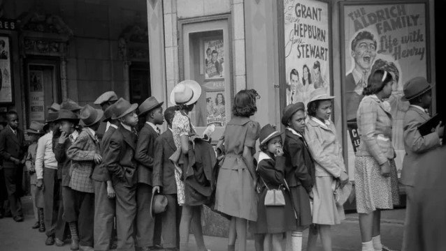 Publik Heboh Ada Benda Diduga dari Masa Depan di Foto Ini