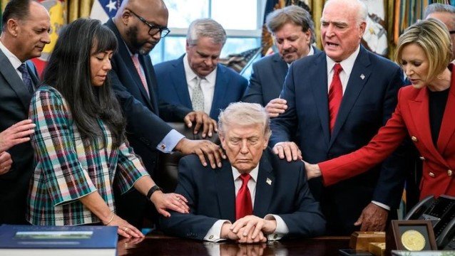 VIRAL Video Trump Didoakan Para Pendeta Saat Perang Iran-AS