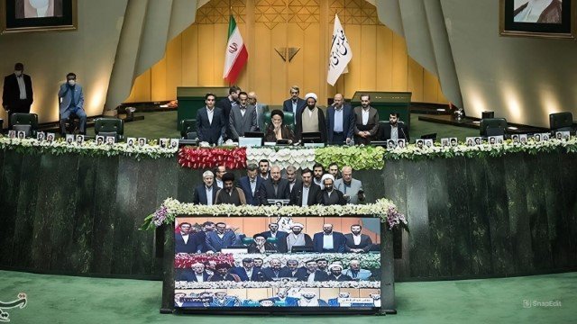 Viral Jadi Perbincangan! Beda Syarat Jadi Anggota DPR di Iran dan Indonesia