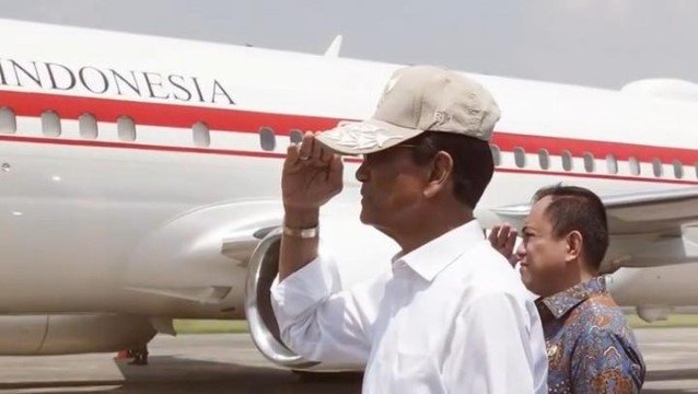 Cerita di Balik Momen Prabowo Beri Topi RI 1 ke Sultan HB X di Bandara, Kode