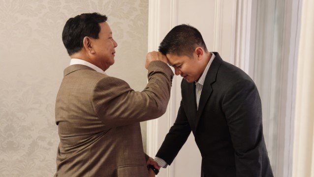 Desakan Keras Pengamat Prabowo Diminta Pecat Teddy, Isu Kedekatan Jadi Sorotan Publik