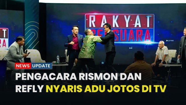 Detik-Detik Refly Harun dan Pengacara Rismon Sianipar Nyaris ‘Adu Fisik’ di Atas Panggung