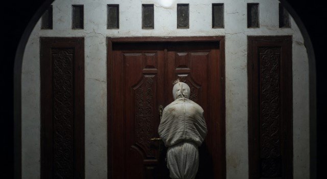 HEBOH! Pocong Keliling Depok Datangi Rumah Warga Bikin Kesurupan, Polisi Ungkap Fakta Mengejutkan