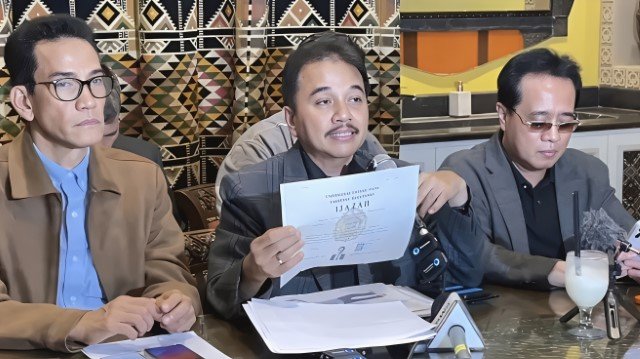 HEBOH! Roy Suryo Bongkar Temuan Fatal di Ijazah Jokowi Bukan 'Gadjah Mada', Tapi...