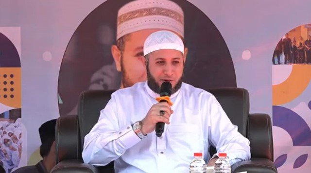 Kacau! Dilaporkan Atas Pelecehan Seksual Sesama Jenis, Syekh Ahmad Al Misry Kabur ke Mesir