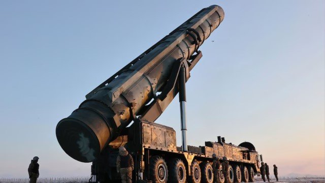 Keren! Belum Ada yang Ngajak Perang, Kim Jong Un Kembangkan Mesin Rudal Baru