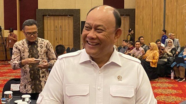 Miris! Kepala BGN Sebut Gaji Petugas Cuci Piring Dapur MBG Lebih Tinggi dari Guru Honorer