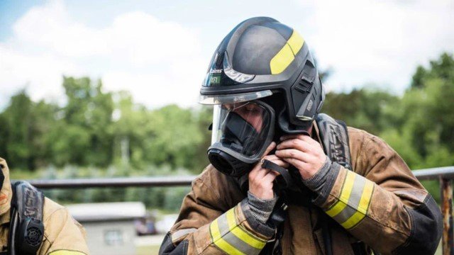Perbedaan Helm Pemadam Kebakaran dan Helm Safety Biasa yang Perlu Diketahui