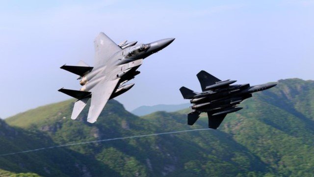 Pilot Jet Tempur Selfie di Udara Berujung Tabrakan, AU Minta Maaf