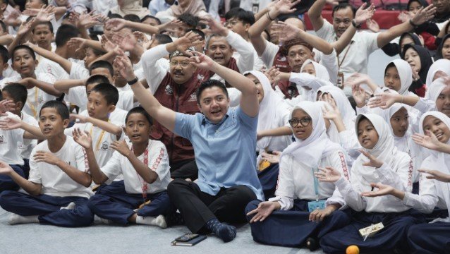 Resmi! Seskab Teddy Emban Tugas Baru Sebagai 'Duta Sekolah Rakyat'