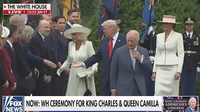 VIRAL! Trump Langgar Protokol Kerajaan, Nekat 'Serobot' Ratu Camilla di Gedung Putih