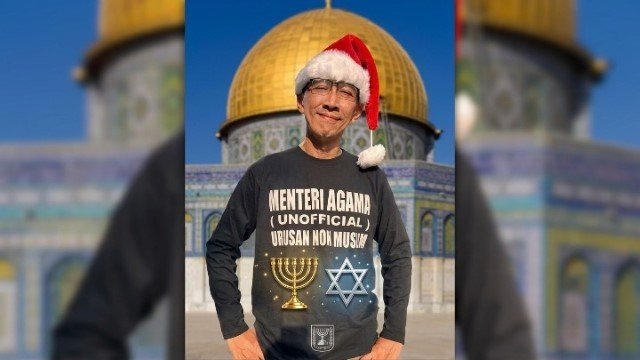 Bikin Resah! Si Kafir Murtad Murtad Abu Janda Berkeliaran Memprovokasi Gereja-Gereja