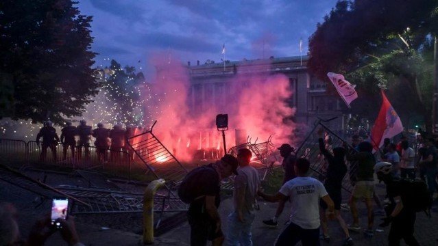 Chaos Total! Gelombang Puluhan Ribu Rakyat Tak Terbendung Guncang Ibu Kota, Tuntut Presiden Lengser