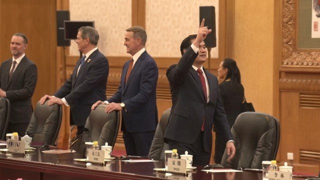 Melongo! Aksi Menlu AS Tunjuk Sana-Sini di Ruang Pertemuan Xi-Trump Jadi Sorotan, Terbius Kemewahan Sultan China
