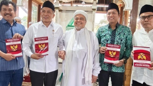 Mengejutkan! Menkop Ferry Juliantono Sowan ke Habib Rizieq, Ajak Kolaborasi Bangun Koperasi Pesantren