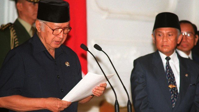 Misteri 28 Tahun Jatuhnya Orde Baru Alasan Tersembunyi di Balik Keputusan Soeharto Tolak Kata 'Mundur' di Pidato Terakhirnya